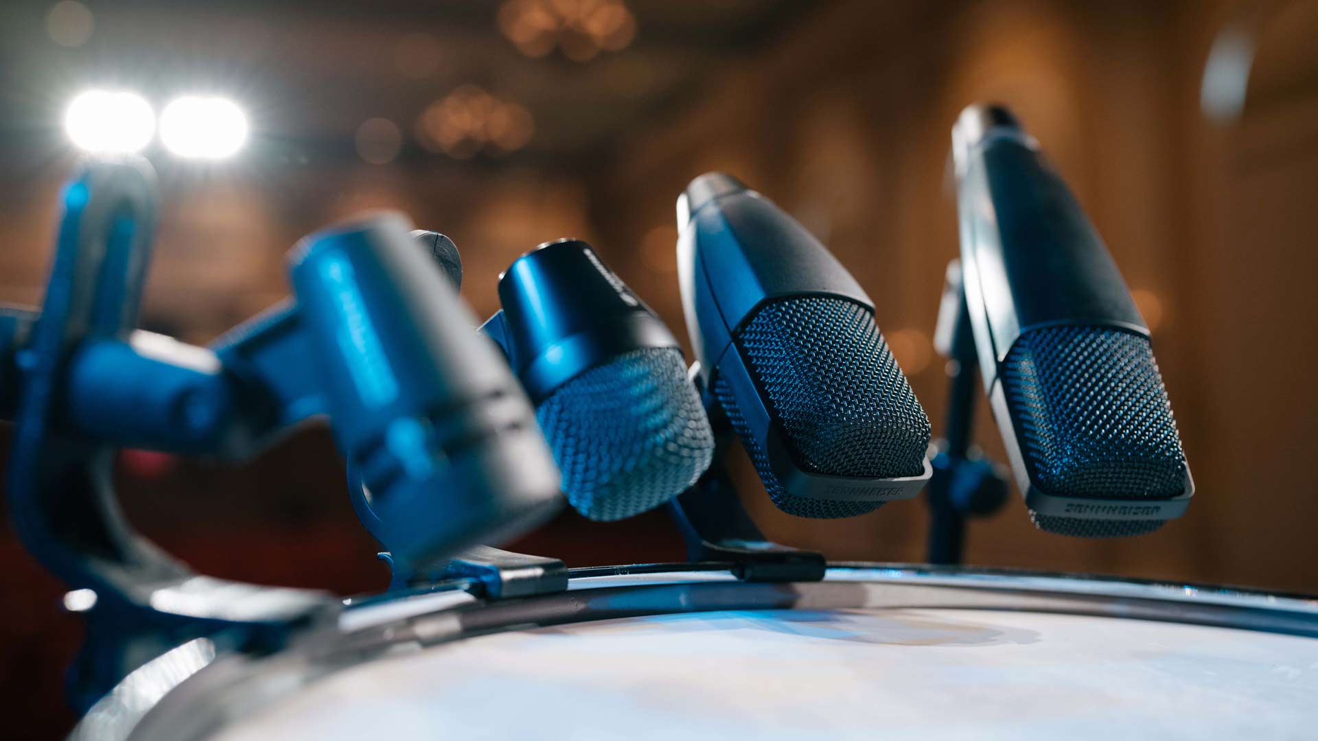 Sennheiser MD 421 Kompakt Product Shot In Use Stage 19 MR