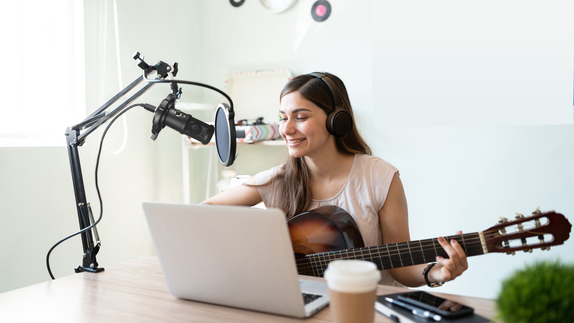 Easypix pru00e4sentiert MyStudio Podcast: voll ausgestattetes Podcast-Kit