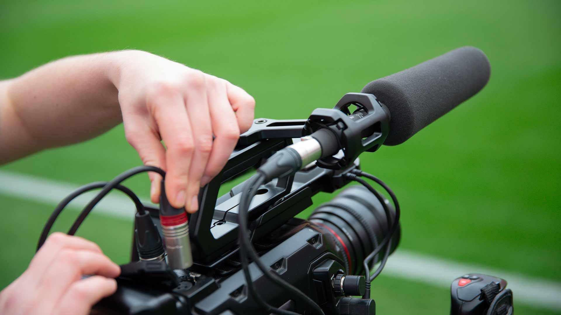 Sennheiser MKH 8018: Stereo-Richtrohrmikrofon fu00fcr Filmschaffende