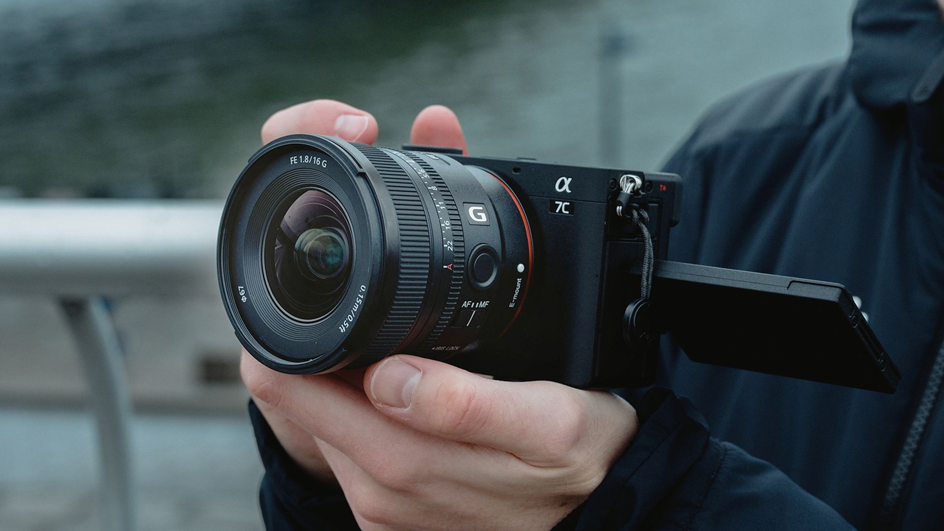 Sony FE 16mm F1.8 G: kompaktes Ultra-Weitwinkelobjektiv