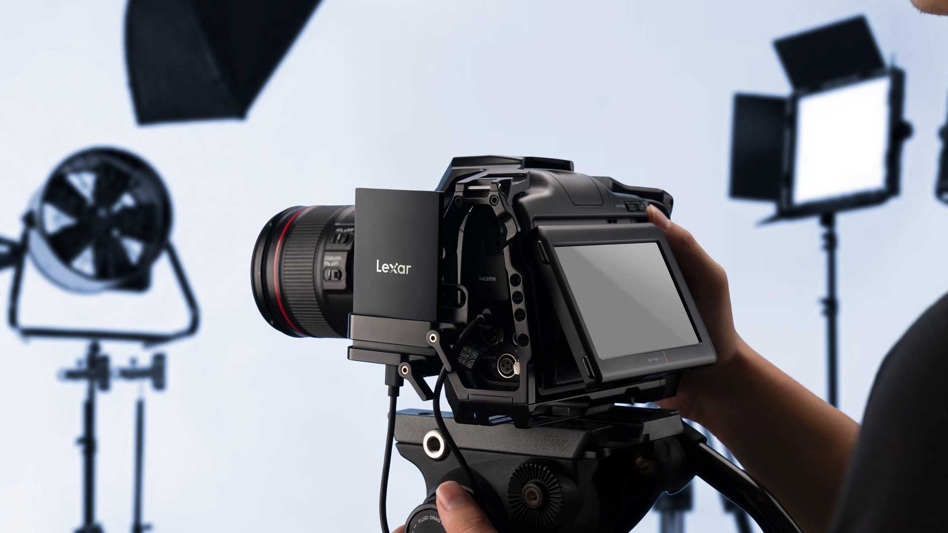 Lexar SL500 und Armor700: externer SSD-Speicher - Magnethalterung fu00fcrs iPhone 15