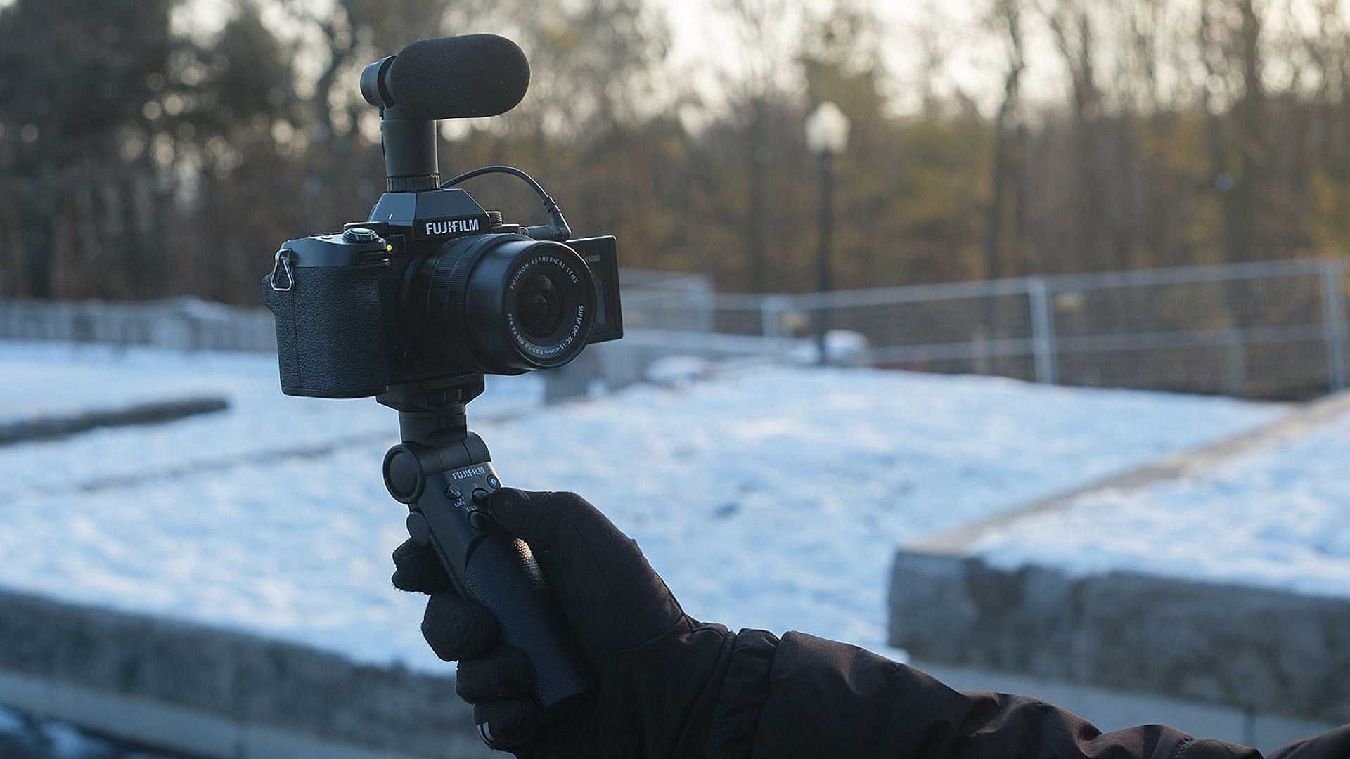 Fujifilm TG-BT1: kompaktes Griff- und Tischstativ fu00fcr Filmer mit Bluetooth-Konnektivitu00e4t 