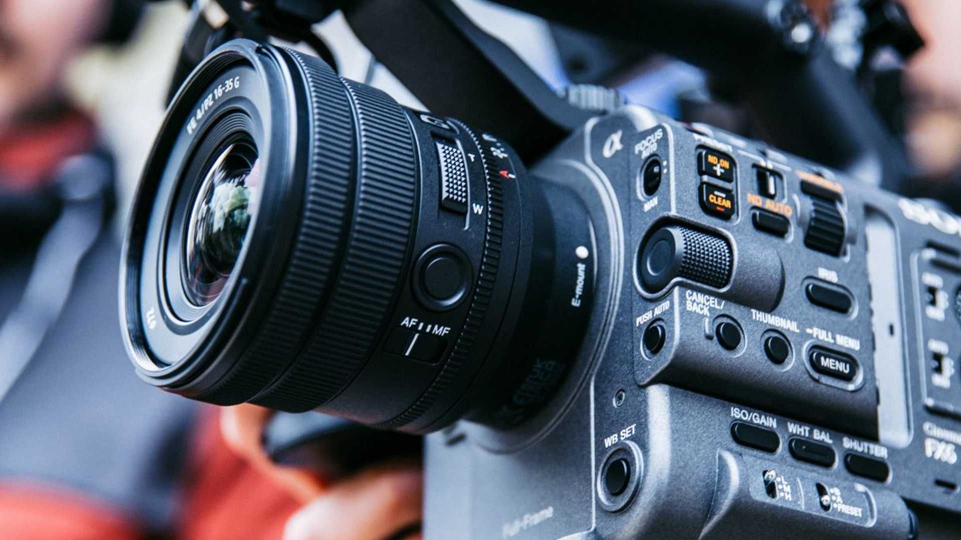 Sony FE PZ 16-35 Millimeter F4 G: Weitwinkel-Power-Zoom-Objektiv fu00fcr E-Mount